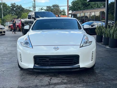 Used 2017 Nissan 370Z Coupe RWD image 5