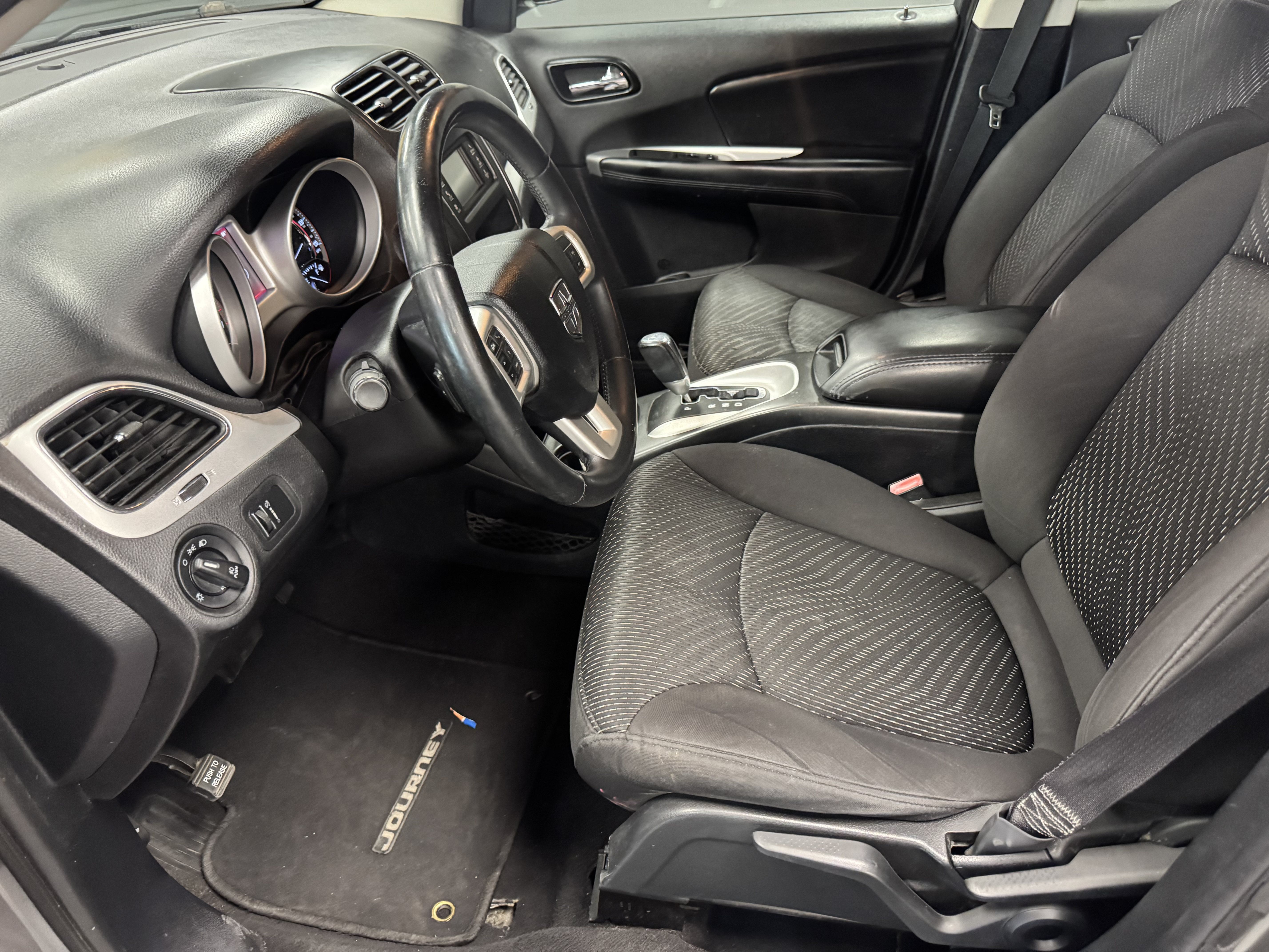 Used 2013 Dodge Journey SXT w/ Flexible Seating Group FWD image 8