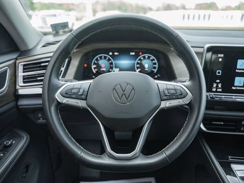 Used 2025 Volkswagen Atlas SE AWD/4WD image 32