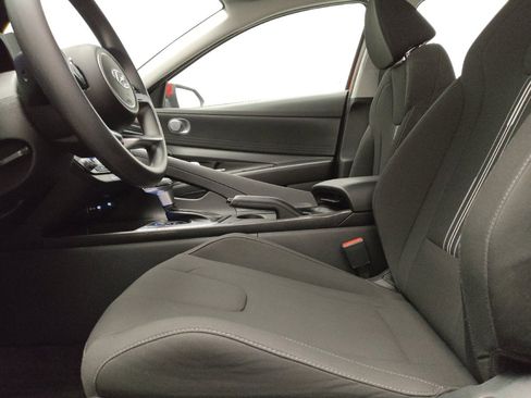 Used 2022 Hyundai Elantra SEL image 17