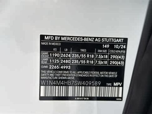 Used 2025 Mercedes-Benz GLB 250 4MATIC image 13