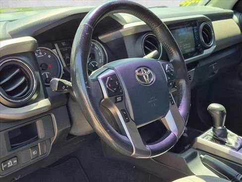 Used 2018 Toyota Tacoma SR5 RWD image 6