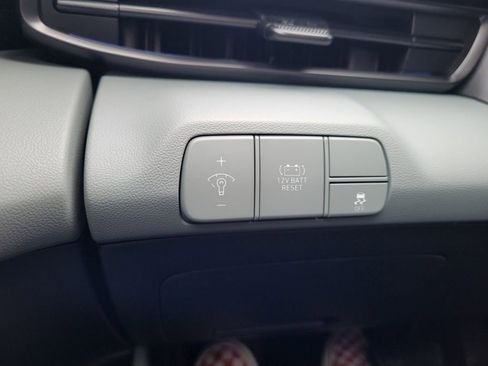 New 2025 Hyundai Elantra Limited image 17