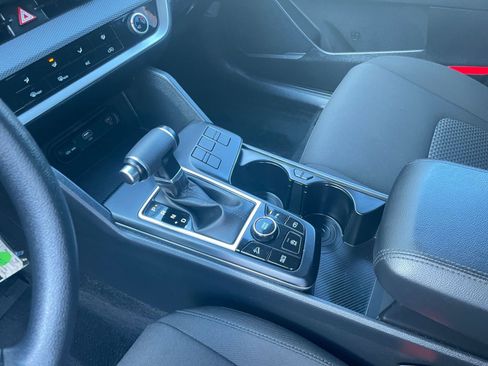 Used 2025 Kia Sportage LX image 41