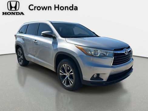 Used 2016 Toyota Highlander XLE image 6
