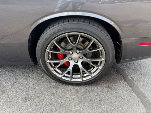 Used 2015 Dodge Challenger SRT w/ Technology Group image 20