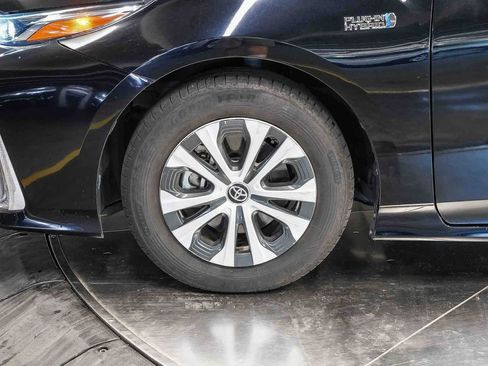 Used 2021 Toyota Prius Prime XLE FWD image 9