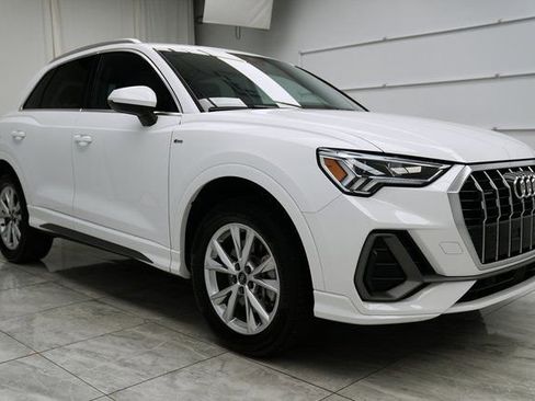 Used 2025 Audi Q3 2.0T Premium image 2