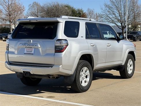 Used 2014 Toyota 4Runner SR5 image 4
