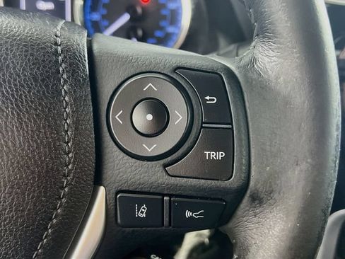 Used 2017 Toyota Corolla SE FWD image 18