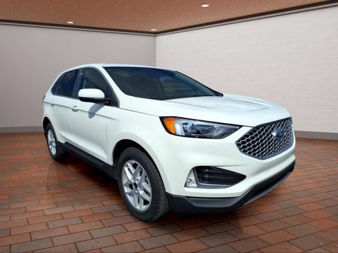 Used 2024 Ford Edge SEL w/ Convenience Package AWD/4WD image 2