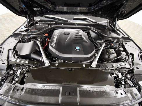 Used 2024 BMW 540i xDrive w/ Premium Package image 12