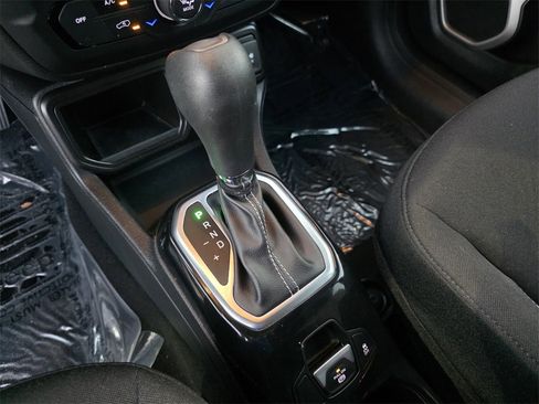 Used 2021 Jeep Renegade Latitude image 27