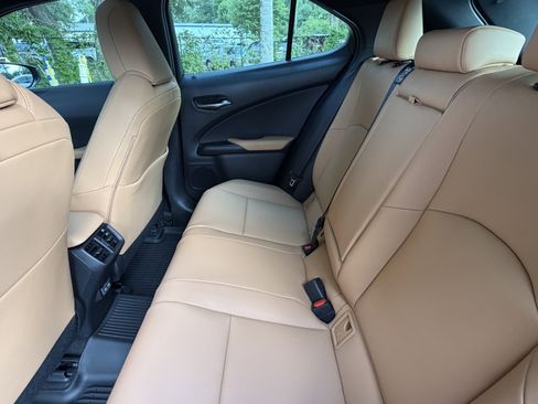Certified 2026 Lexus UX 300h FWD image 31