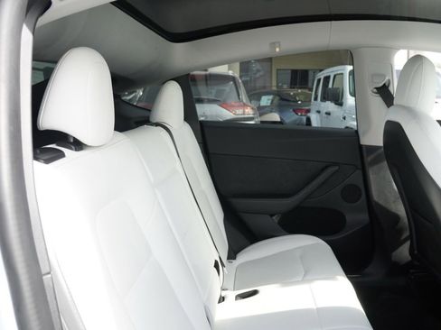 Used 2022 Tesla Model Y Performance image 18