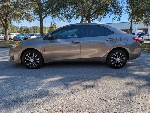 Used 2019 Toyota Corolla LE image 4