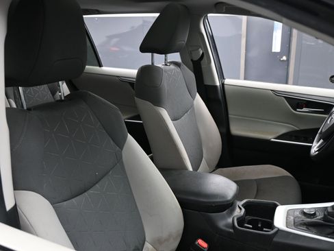 Certified 2022 Toyota RAV4 XLE image 19