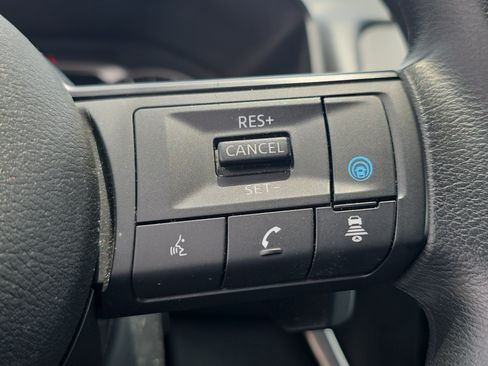 Used 2024 Nissan Rogue SV FWD image 29