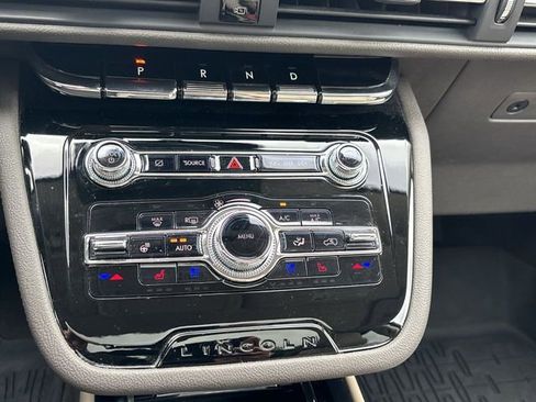 Used 2022 Lincoln Corsair AWD w/ Premium Package image 17