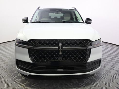 New 2026 Lincoln Navigator Reserve AWD/4WD image 10