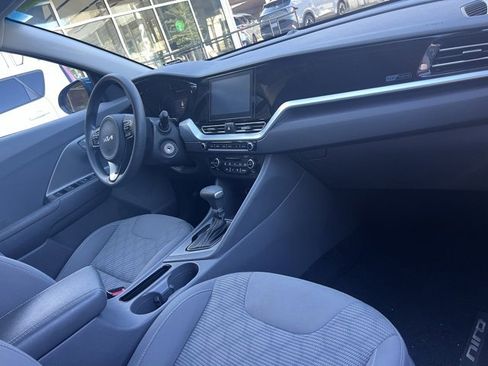 Used 2022 Kia Niro LX image 13