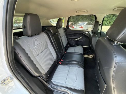 Used 2019 Ford Escape SE FWD image 15
