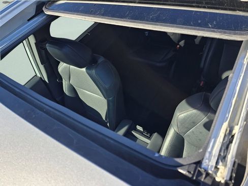 Used 2021 Toyota Sienna XSE FWD image 4