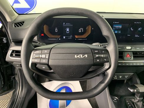 Used 2025 Kia K4 FWD image 22