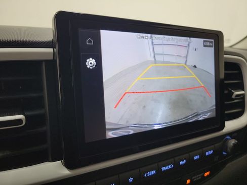 Used 2025 Hyundai Venue Limited FWD image 27