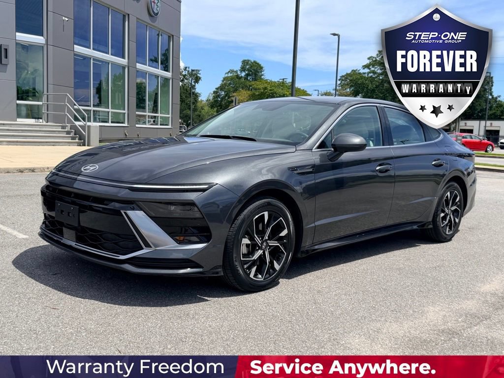 Used 2025 Hyundai Sonata SEL FWD image 2