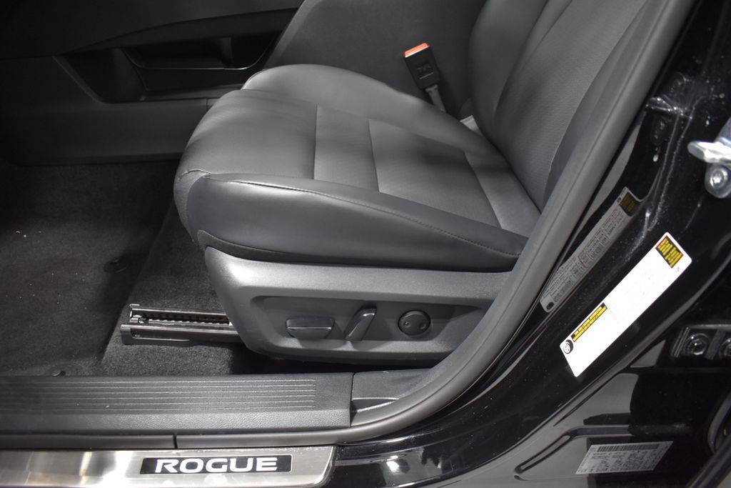 Certified 2026 Nissan Rogue Dark Armor AWD/4WD image 18