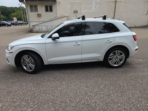 Used 2018 Audi Q5 2.0T Premium Plus w/ Premium Plus Package AWD/4WD image 3