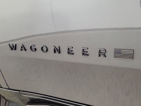 Used 2024 Jeep Wagoneer Series II w/ Convenience Group I AWD/4WD image 7