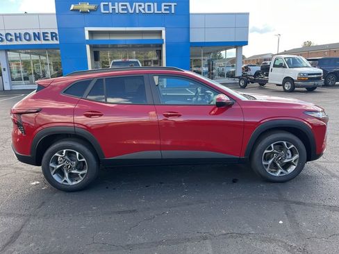 New 2026 Chevrolet Trax LT w/ Sunroof Package FWD image 7