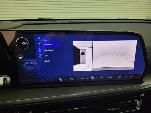 New 2026 Chevrolet Traverse LT w/ Sun and Wheel Package image 9