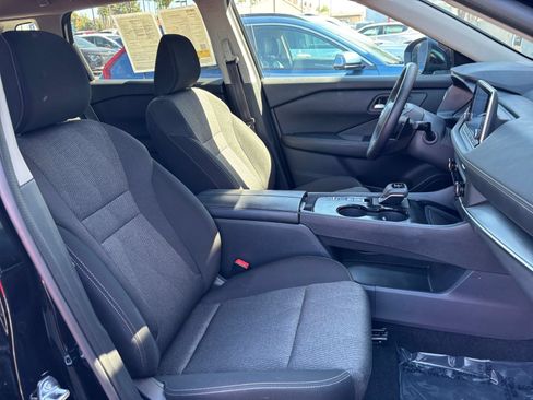 Used 2025 Nissan Rogue SV FWD image 38