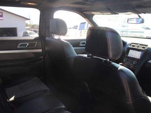 Used 2017 Ford Explorer XLT w/ XLT Technology Feature Bundle AWD/4WD image 10