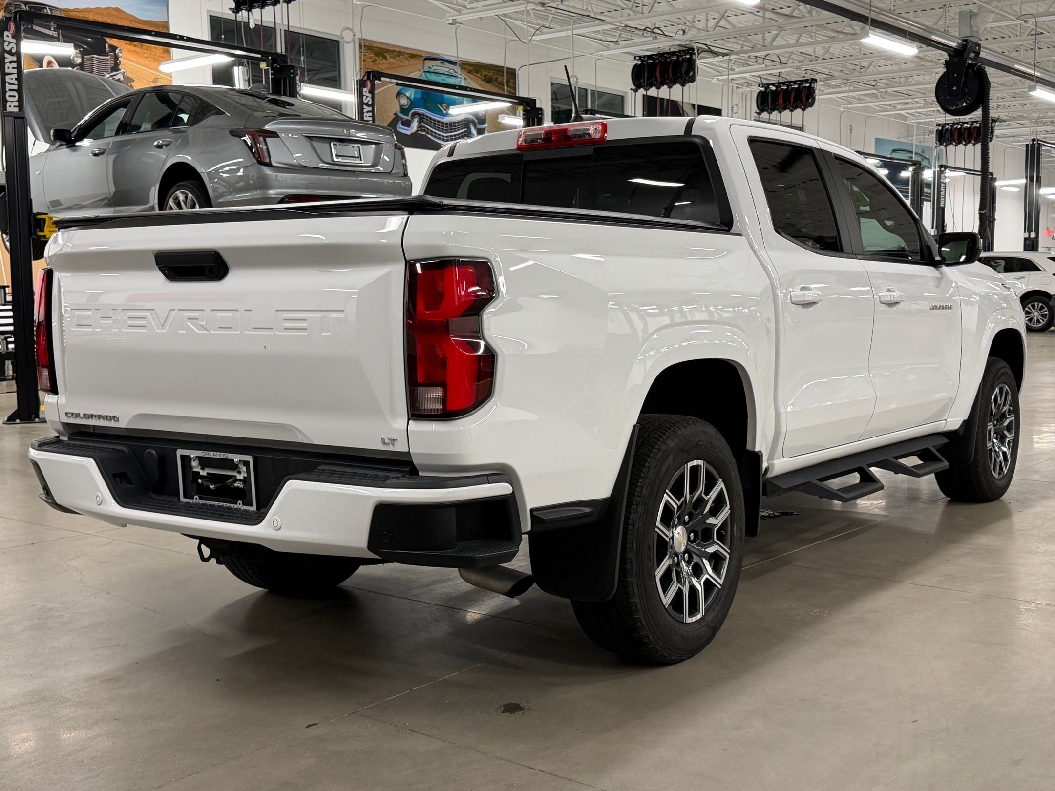 Used 2024 Chevrolet Colorado LT w/ LT Convenience Package III RWD image 9