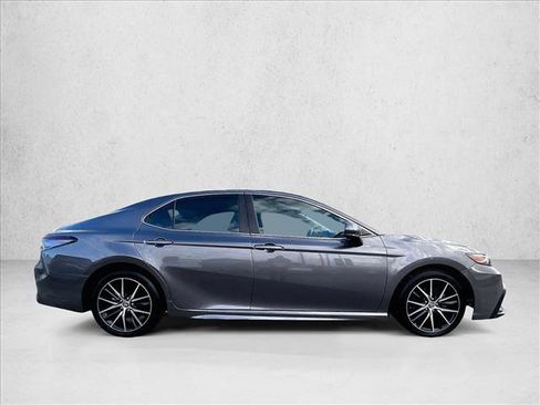 Used 2021 Toyota Camry SE image 5