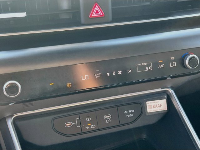 New 2027 Kia Carnival LXS FWD image 16