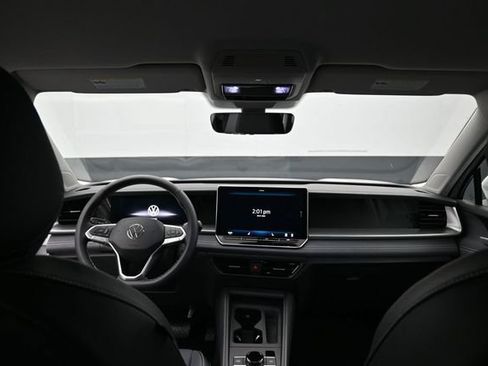 New 2026 Volkswagen Tiguan SE FWD image 10