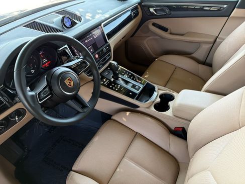 Used 2026 Porsche Macan AWD/4WD image 4