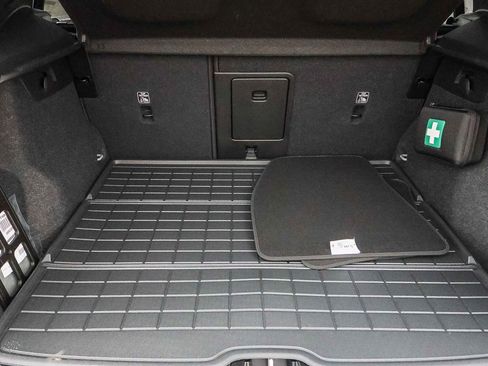 New 2025 Volvo XC40 B5 Plus w/ Protection Package Premier image 28