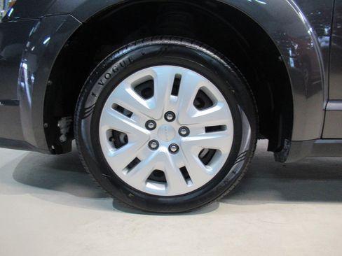 Used 2019 Dodge Journey SE image 9