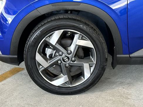 Used 2024 Hyundai Venue Limited FWD image 11