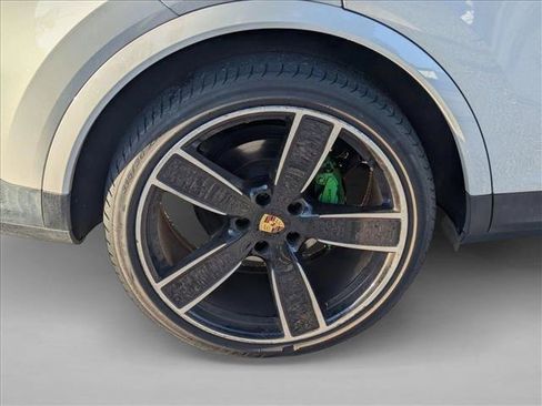 Used 2021 Porsche Cayenne Coupe AWD/4WD image 9