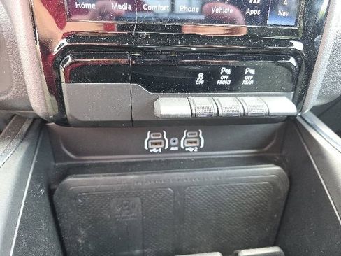Used 2025 RAM 1500 Big Horn AWD/4WD image 17