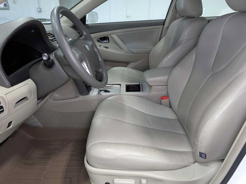 Used 2011 Toyota Camry LE w/ LE Extra-Value Pkg FWD image 4