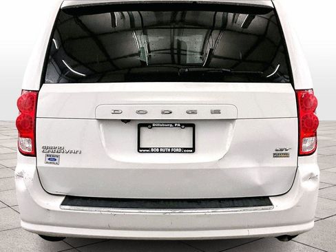 Used 2019 Dodge Grand Caravan GT image 4