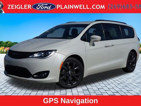 Used 2020 Chrysler Pacifica Touring w/ Advanced Safetytec Group FWD image 1